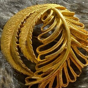 Elegant half circle Gold Leaf Brooch